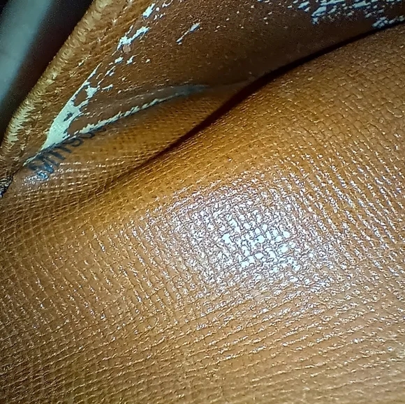 LOUIS VUITTON French Kisslock Wallet | Monogram - Picture 11 of 14